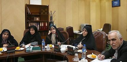 وزیر اقتصاد: با افزایش نرخ کالاها مقابله می‌کنیم