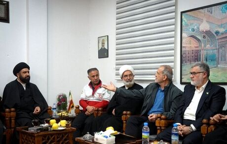 پزشکیان: مسجد به «دولت محله» تبدیل شود
