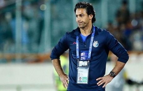 
کُری خوانی بازیکنان الشرطه برای سرمربی استقلال
