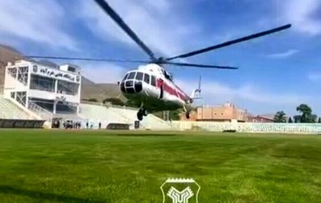 استفاده از بالگرد هلال احمر برای خشک کردن چمن ورزشگاه خرم آباد به عزل ۳ نفر از مدیران منجر شد