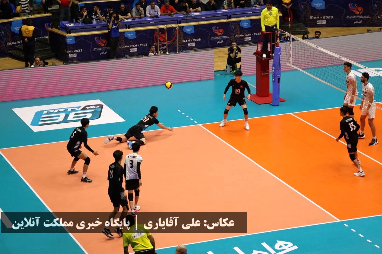 جام ۲۲: دیدار تیم‌های والیبال ایران و هنگ‌کنگ در سالن پر از تماشاگر غدیر ارومیه