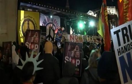 تظاهرات اعتراض‌آمیز به حضور ترامپ در اجلاس ناتو آغاز شد