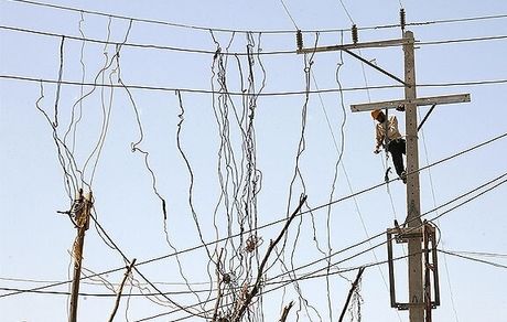جمع آوری ۱۸۲۰ انشعاب غیرمجاز برق در اهواز