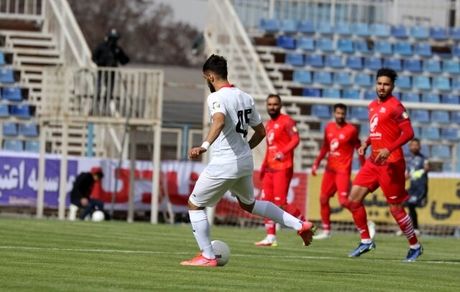 شکست‌های تراکتور با سائلام هم ادامه دارد/ نیم نگاه فولاد به بالای جدول