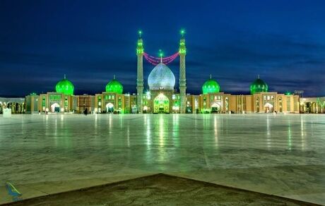 پرچم مسجد مقدس جمکران تعویض می شود