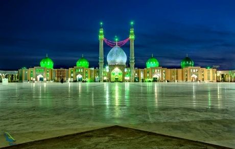 پرچم مسجد مقدس جمکران تعویض می شود