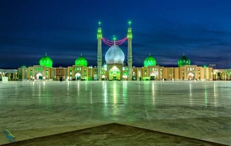 پرچم مسجد مقدس جمکران تعویض می شود