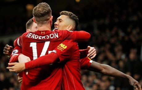 لیورپول با شکست منچستریونایتد اختلاف را به ۱۶ امتیاز رساند