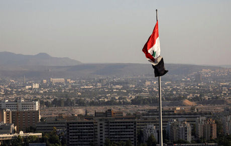 اهتزاز پرچم سوریه در شهر طفس در حومه درعا