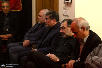 تصویری از جهانگیری، ظریف و جنتی در مراسم عزاداری شب عاشورا در منزل صادق خرازی