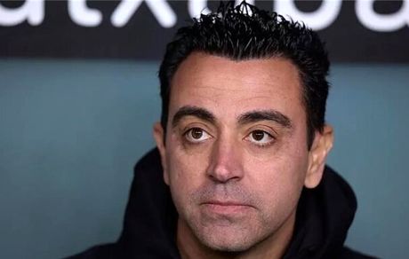 ژاوی همچنان سرمربی بارسلونا می‌ماند