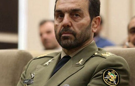روز ارتش بصورت خودرویی برگزار می‌شود