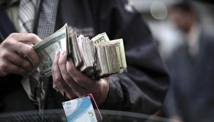 منع شدن افغان‌ها از انتقال دلار و پول افغانی به خارج از کشور