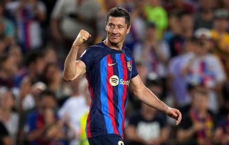 بارسلونا بعد از ۷۲۳ روز صدرنشین شد