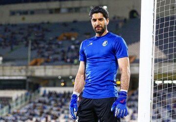 دروازه‌بان استقلال به یک دلیل عجیب تا نیم‌فصل امکان بازی را ندارد