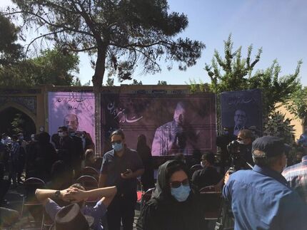 آغاز وداع با محمد علی کشاورز در قطعه هنرمندان
