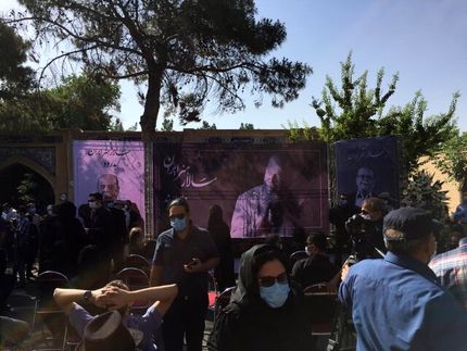 آغاز وداع با محمد علی کشاورز در قطعه هنرمندان

