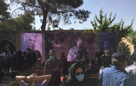 آغاز وداع با محمد علی کشاورز در قطعه هنرمندان

