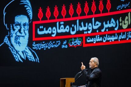 رئیس جمهور: راه رهبر شهید انقلاب را ادامه خواهیم داد