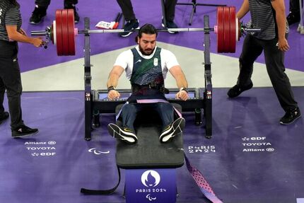مدل برنز ورزشکار کشورمان در پاراوزنه‌برداری پارالمپیک ۲۰۲۴ 