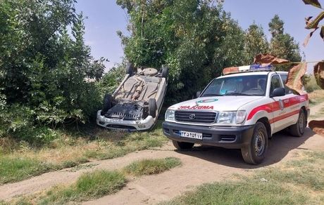 واژگونی عجیب یک پژو پارس در محور ارومیه - سلماس