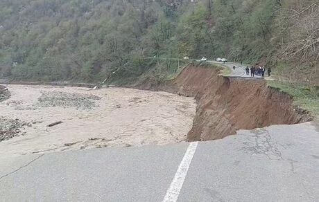 تخریب راه دسترسی منطقه اشکورات رودسر در پی طغیان رودخانه