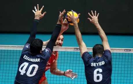 نبرد اول نیمه نهایی لیگ برتر والیبال: سیرجانی‌ها، شهرداری ارومیه را بردند