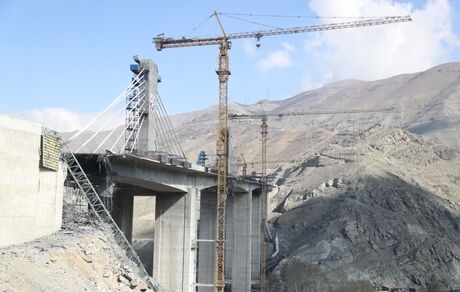 آغاز عملیات آوار برداری و ایمن سازی پل آسیب دیده B1 کرج 