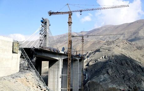آغاز عملیات آوار برداری و ایمن سازی پل آسیب دیده B1 کرج 