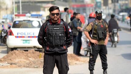 کشته شدن ۱۲ نیروی پلیس پاکستان در انفجاری انتحاری