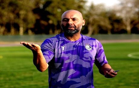 سهراب بختیاری‌زاده سرمربی استقلال می‌ماند
