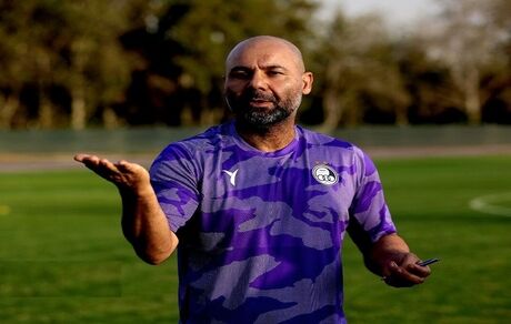 سهراب بختیاری‌زاده سرمربی استقلال می‌ماند