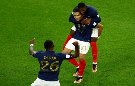 صعود فرانسه به یک چهارم نهایی جام جهانی 2022 قطر با رکوردشکنی ژیرو و ام‌باپه