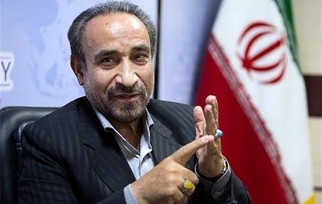 خباز: طراحان طرح سه‌ فوریتی درباره بنزین مثل احمدی‌نژاد پوپولیست هستند/ می‌خواستند رای جمع کنند