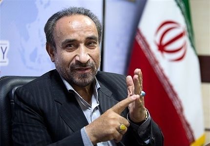 خباز: طراحان طرح سه‌ فوریتی درباره بنزین مثل احمدی‌نژاد پوپولیست هستند/ می‌خواستند رای جمع کنند