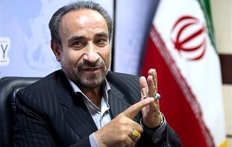 خباز: طراحان طرح سه‌ فوریتی درباره بنزین مثل احمدی‌نژاد پوپولیست هستند/ می‌خواستند رای جمع کنند