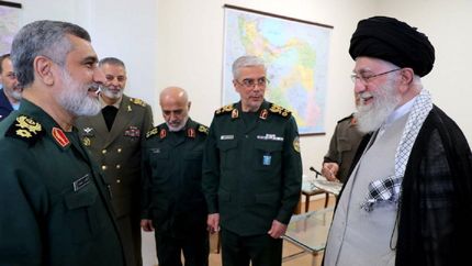 فرمانده نیروی هوافضای سپاه از رهبر انقلاب، «نشان فتح» دریافت کرد