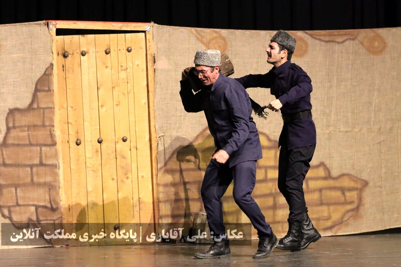 نمایش طنز ترکی «قره پاپاق لوطوسو»