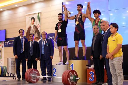 آذربایجان‌غربی صدرنشین روز نخست مسابقات وزنه برداری قهرمانی جوانان کشور