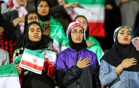 هفته دوم لیگ برتر با حضور بانوان تماشاگر