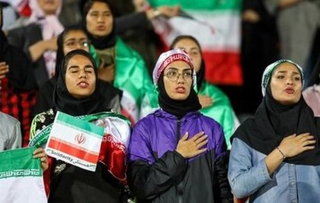 هفته دوم لیگ برتر با حضور بانوان تماشاگر