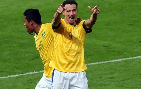 مهاجم سابق تیم ملی برزیل، گزینه مدنظر پرسپولیس