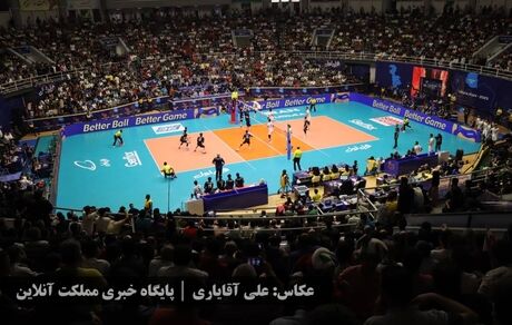 جام ۲۲: دیدار تیم‌های والیبال ایران و هنگ‌کنگ در سالن پر از تماشاگر غدیر ارومیه