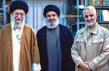 یک تصویر جدید و منتشر نشده از سردار سلیمانی و سید حسن نصرالله در کنار رهبر انقلاب