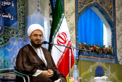 مصلاهای نماز جمعه نباید برای تکمیل شدن معطل اعتبار بمانند