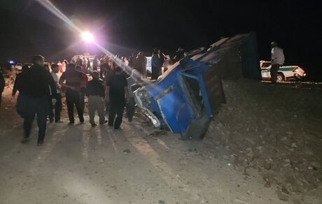 یک فوتی و ۱۷ مصدوم در حادثه واژگونی یک دستگاه وانت نیسان حامل اتباع افغانی 