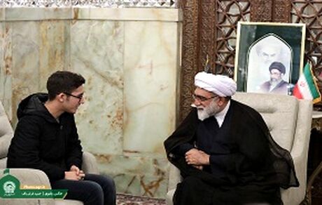 تجلیل تولیت آستان قدس رضوی از آرین غلامی شطرنج‌باز حامی ملت مظلوم فلسطین