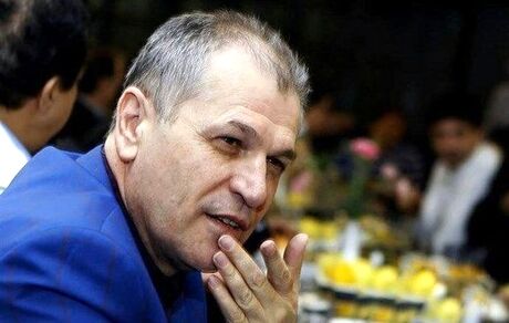 منزوی: مگر هیئت‌مدیره عابربانک است که پول استراماچونی را بدهد؟