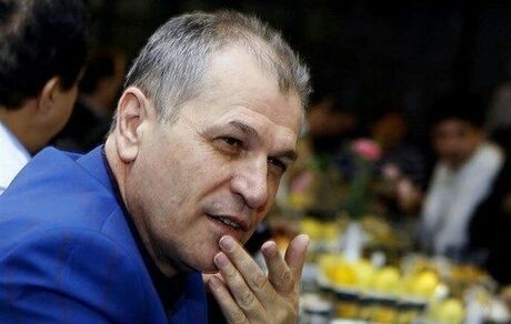 منزوی: مگر هیئت‌مدیره عابربانک است که پول استراماچونی را بدهد؟