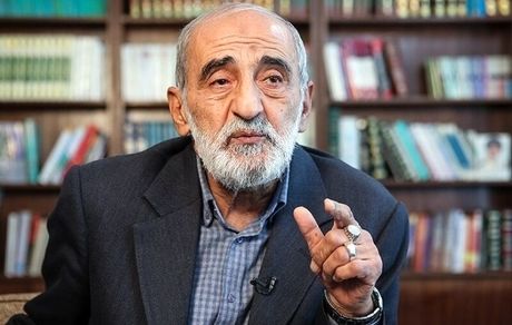 پیشنهاد حسین شریعتمداری به مردم عراق: سفارت آمریکا را اشغال کنید 